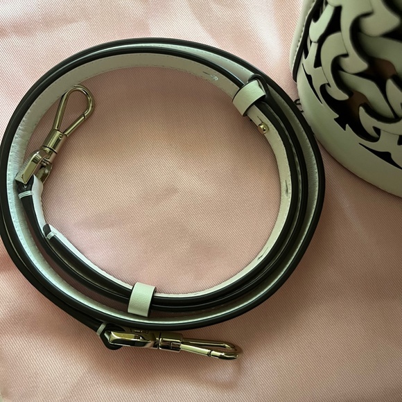 NWT Kate Spade Dorie Bucket Bag - Optic White - Picture 7 of 8